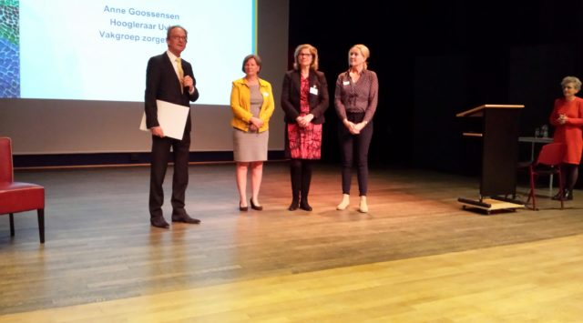 Leendert Vriel overhandigen cheque