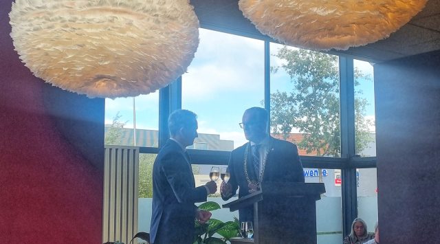 1000040215 1000040215