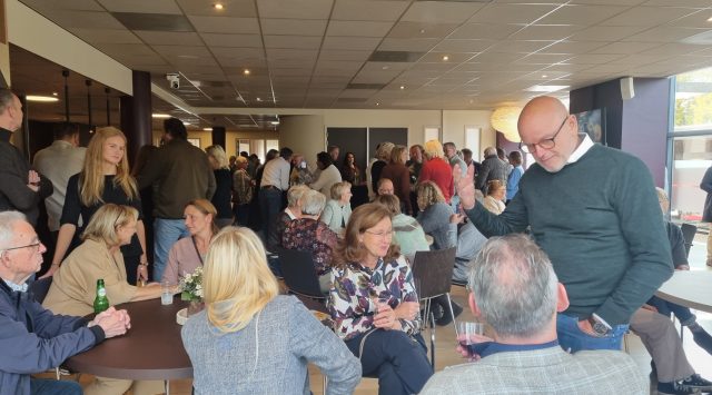 Bezoekers hal 3 Bezoekers hal 3