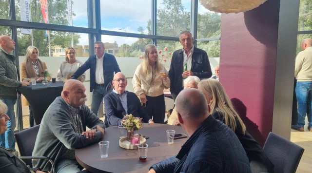 Bezoekers hal 4 Bezoekers hal 4